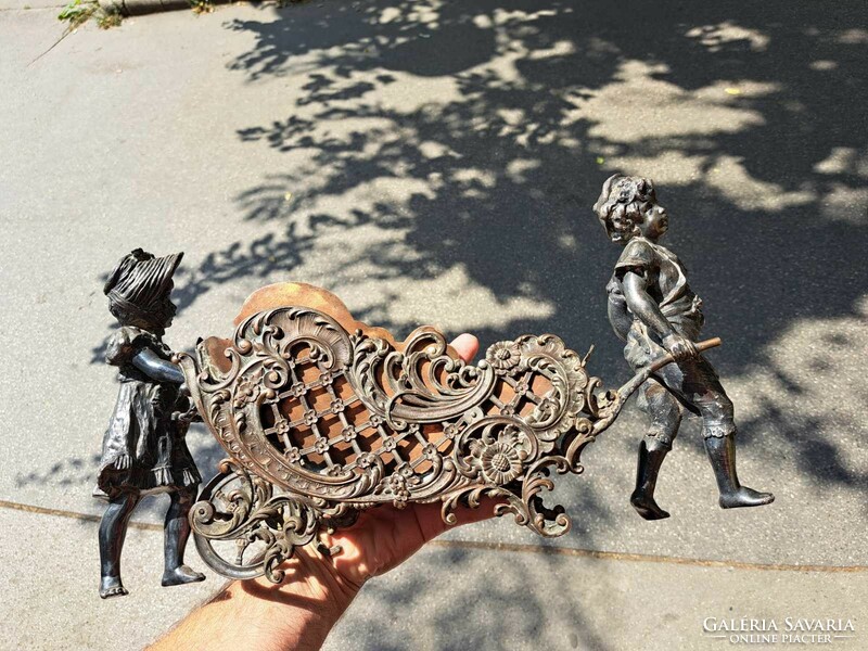 Antik barokk stílusú figurális kínáló jardiniere