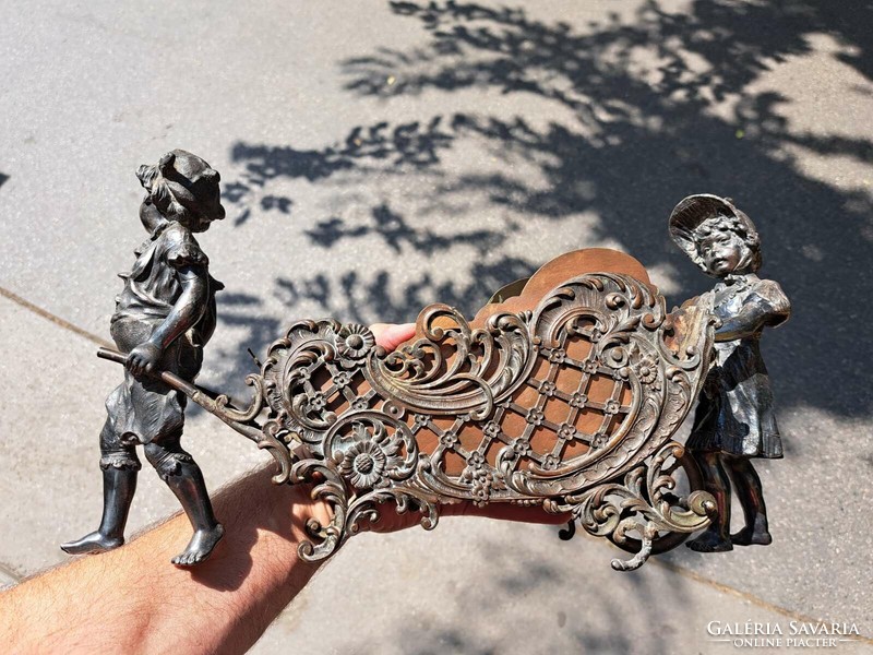 Antik barokk stílusú figurális kínáló jardiniere