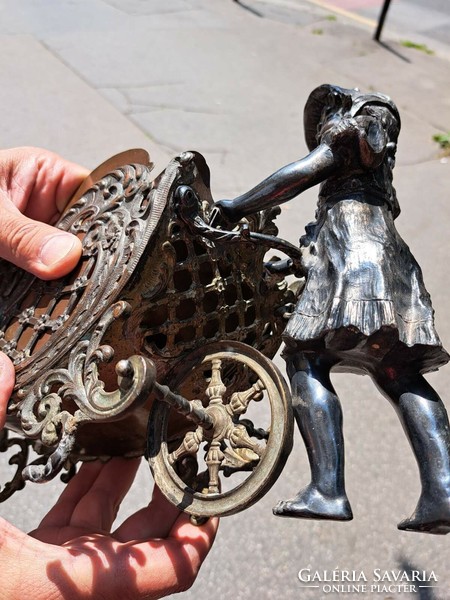 Antik barokk stílusú figurális kínáló jardiniere