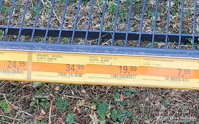Fekete fém akasztós rácsos bolti polc 1,25m hosszú,60cm széles,25cm magas,eredeti német árcédulákkal