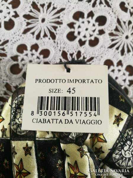 Házipapucs, utazó papucs, tartóban