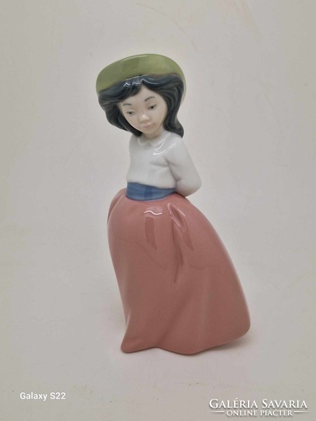Lladro Nao kislány kalapban 16cm