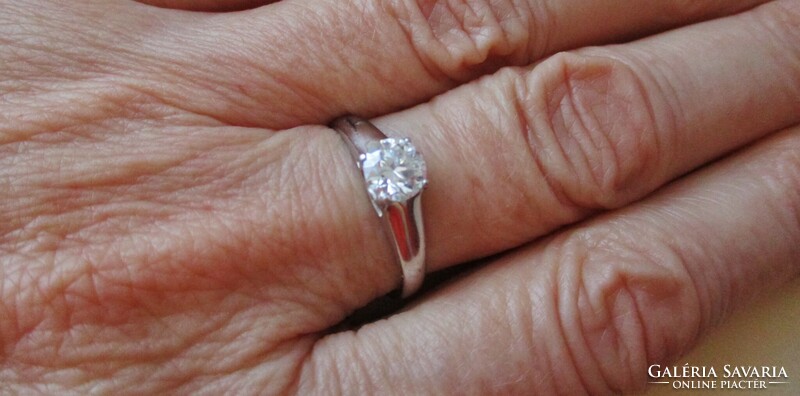 Akció! Szép ezüst szoliter gyűrű 0,84ct moissanit gyémánttal