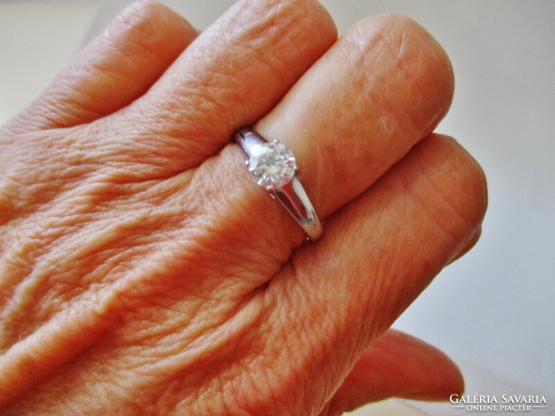 Akció! Szép ezüst szoliter gyűrű 0,84ct moissanit gyémánttal