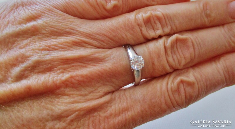 Akció! Szép ezüst szoliter gyűrű 0,84ct moissanit gyémánttal