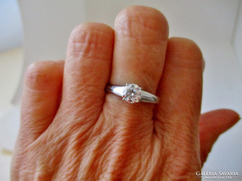 Akció! Szép ezüst szoliter gyűrű 0,84ct moissanit gyémánttal