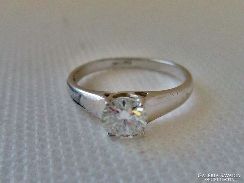 Akció! Szép ezüst szoliter gyűrű 0,84ct moissanit gyémánttal