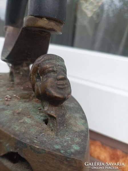 Sárgaréz szenes vasaló fej motívumos