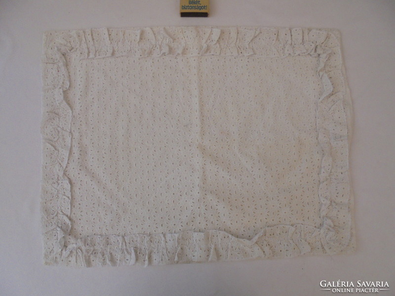 Fehér madeira párnahuzat