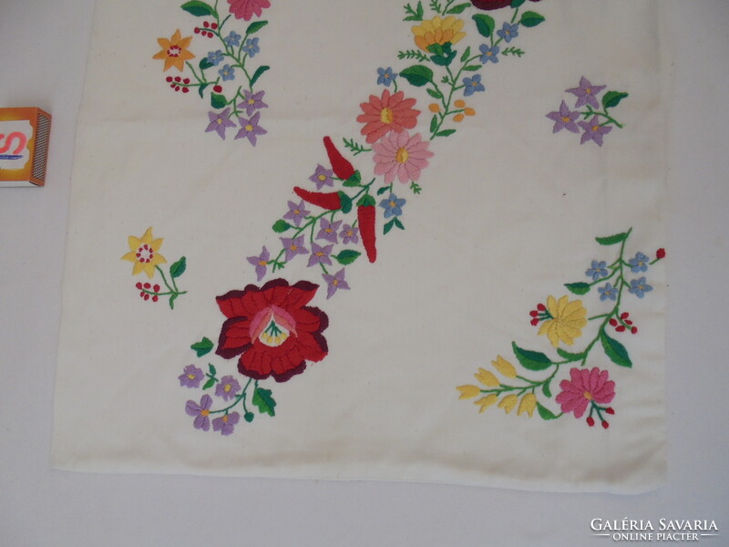 Kalocsai hímzett díszpárna