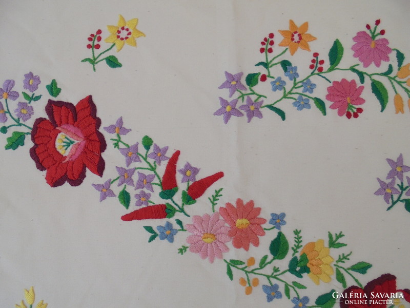 Kalocsai hímzett díszpárna