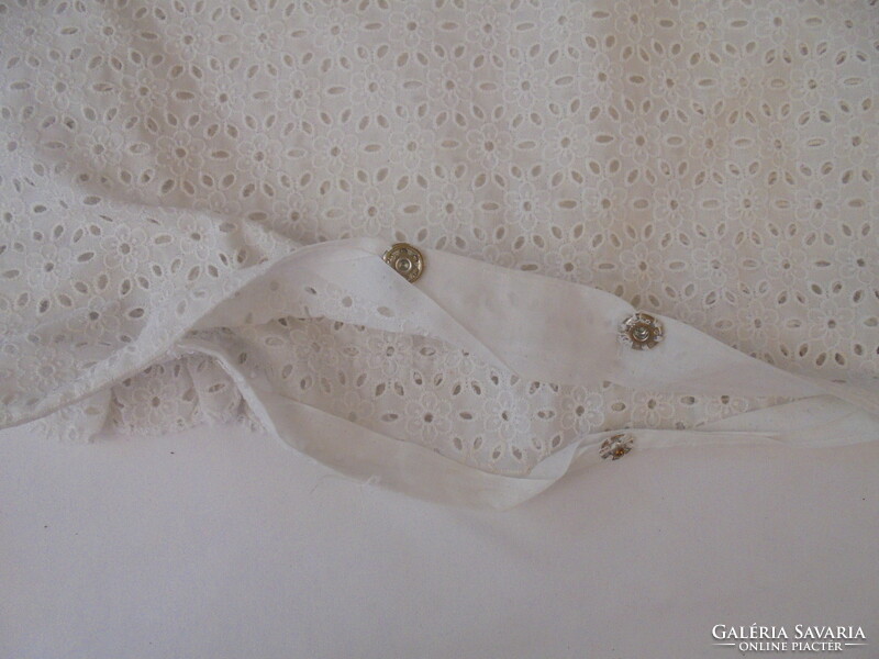 Fehér madeira párnahuzat