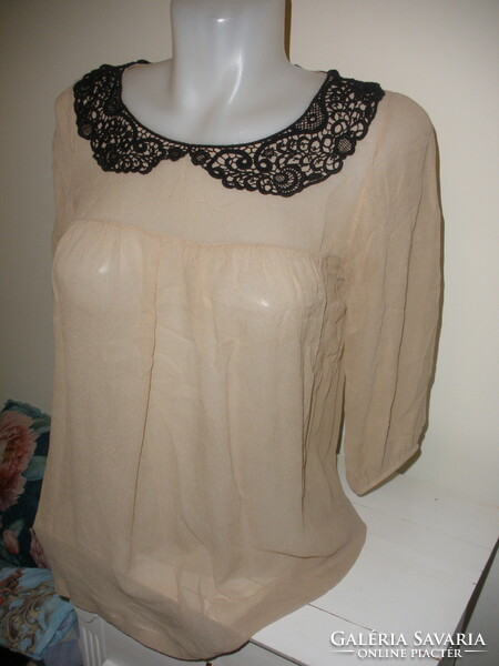 Selyem blúz, csipke gallérral