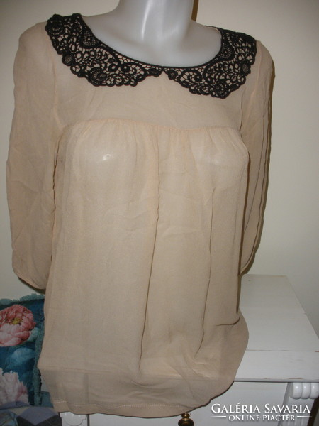 Selyem blúz, csipke gallérral