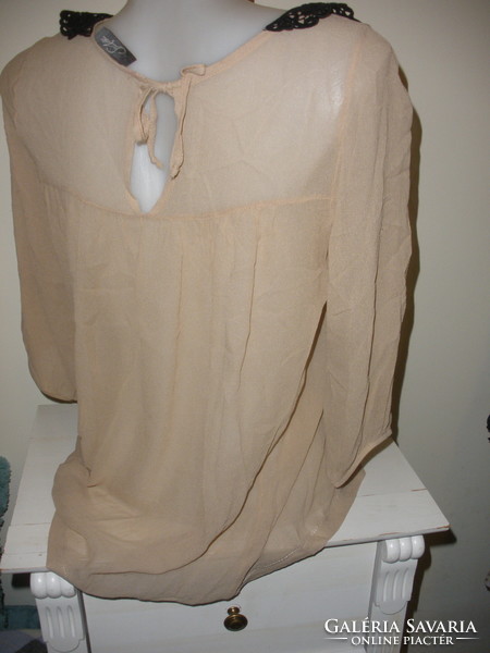 Selyem blúz, csipke gallérral