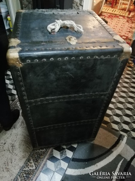 Antik hajó láda 90cm x 59 cm x 53 cm a képeken látható állapotban