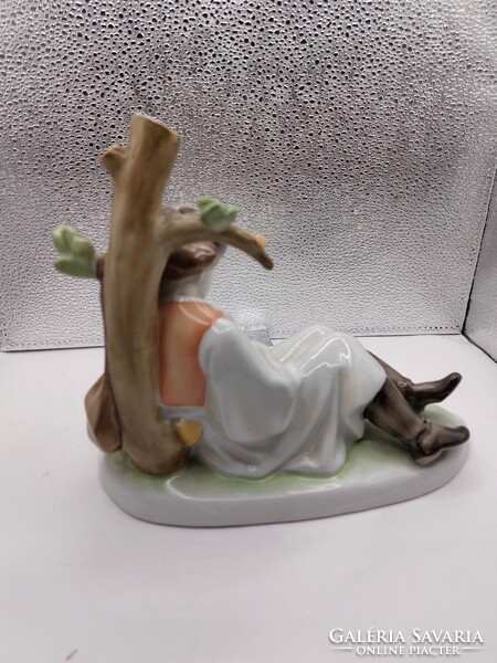 Zsolnay furulyázó juhász porcelán, 19 x 22 cm-es. 7444
