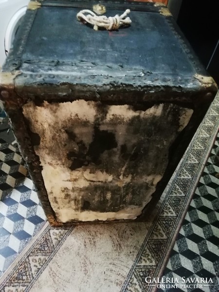 Antik hajó láda 90cm x 59 cm x 53 cm a képeken látható állapotban