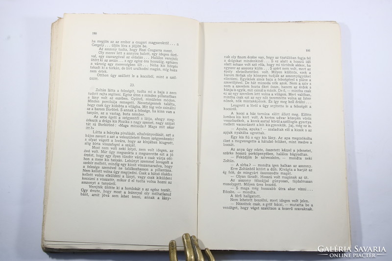 Móricz Zsigmond - Úri muri - eredeti illusztrált papírborítóban, bibliofil szép példány !!