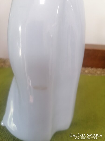 Rózsa díszítésű kék ruhás hölgy, KPM porcelán, jelzés nélkül