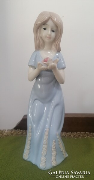 Rózsa díszítésű kék ruhás hölgy, KPM porcelán, jelzés nélkül