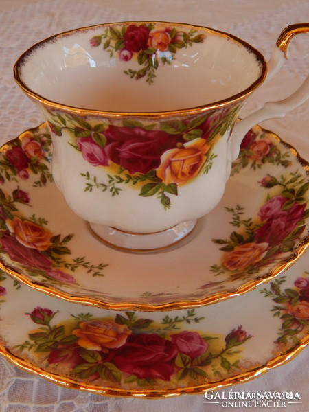ROYAL ALBERT " Old Country Roses " teás süteményes készlet