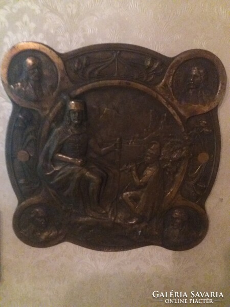 Kallós Ede: II. Rákóczi Ferenc relief öntött részlethazdag, vintage felfogató gombokkal.