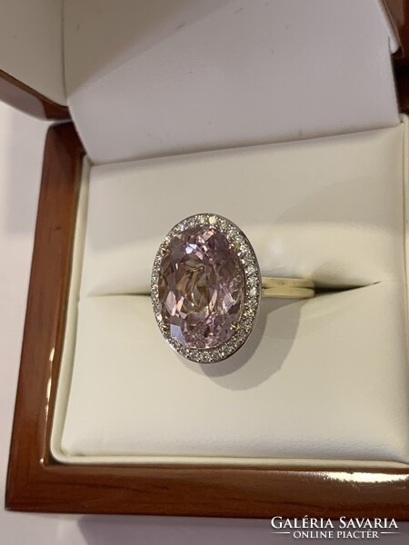 7.00ct Kunzit 0.60 ct Brillekkel arany gyűrű.ÚJ.Igazolással.