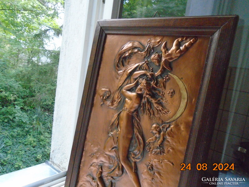 Karl Sterrer senior (1844-1918) Az Alkonyat  allegóriája Aphrodité, dombor réz panel keretezve