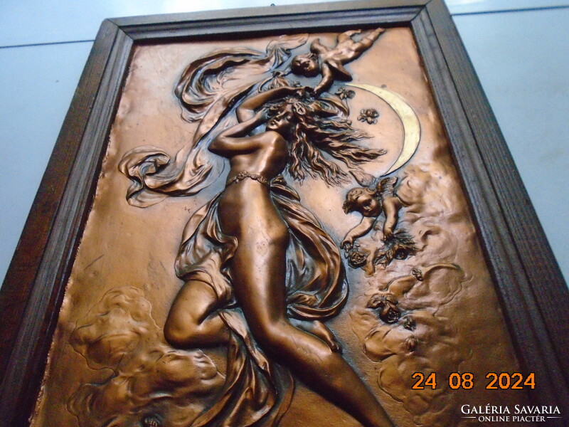 Karl Sterrer senior (1844-1918) Az Alkonyat  allegóriája Aphrodité, dombor réz panel keretezve