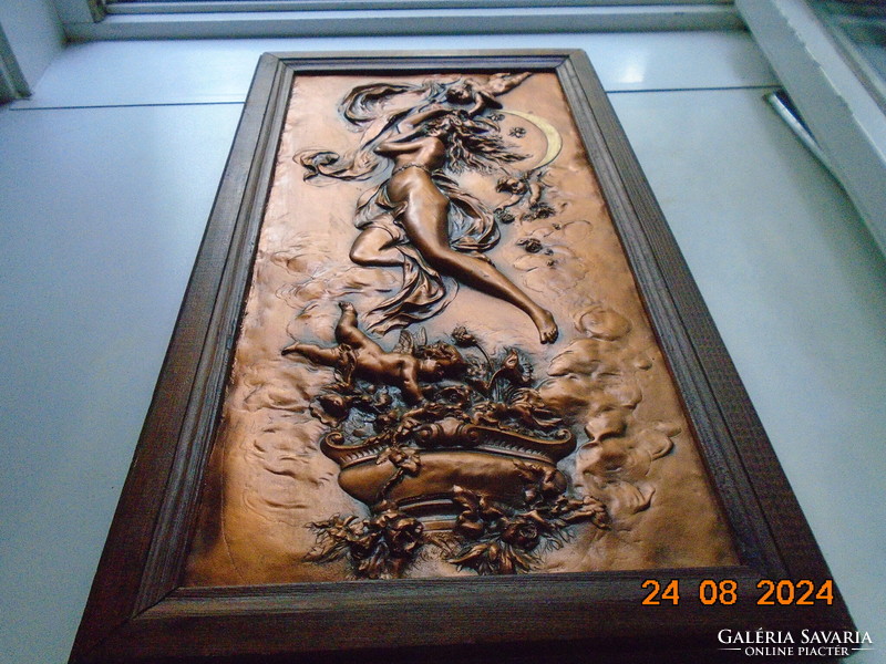 Karl Sterrer senior (1844-1918) Az Alkonyat  allegóriája Aphrodité, dombor réz panel keretezve