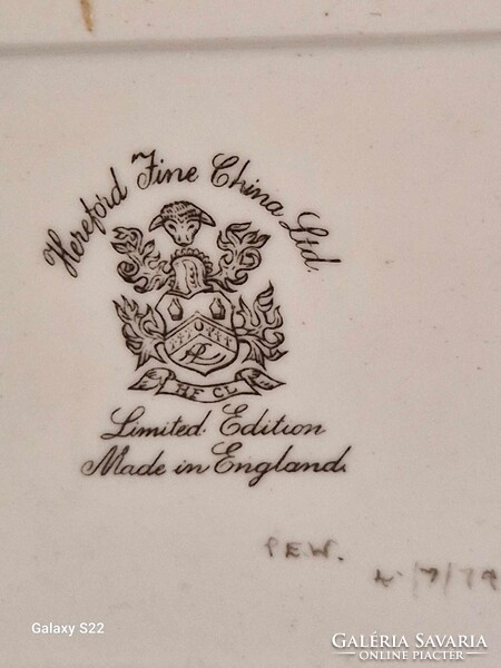 Hereford Fine China St Vincents Majestic ló limitált 68/500 27cm