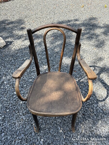 Thonet karosszék, szoba wc