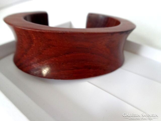 Fa trópusi karperec nyitott