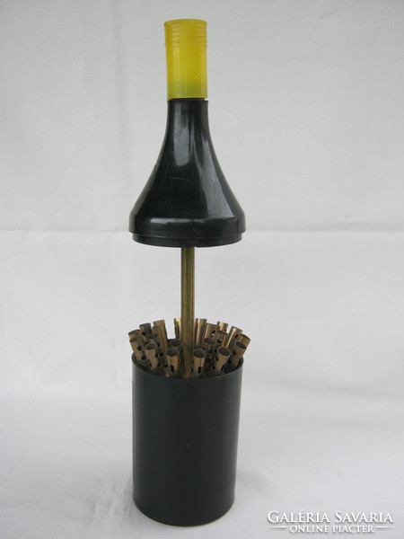 Cigaretta kínáló Napoleon konyak palack