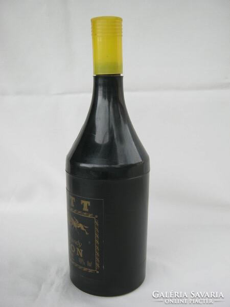 Cigaretta kínáló Napoleon konyak palack