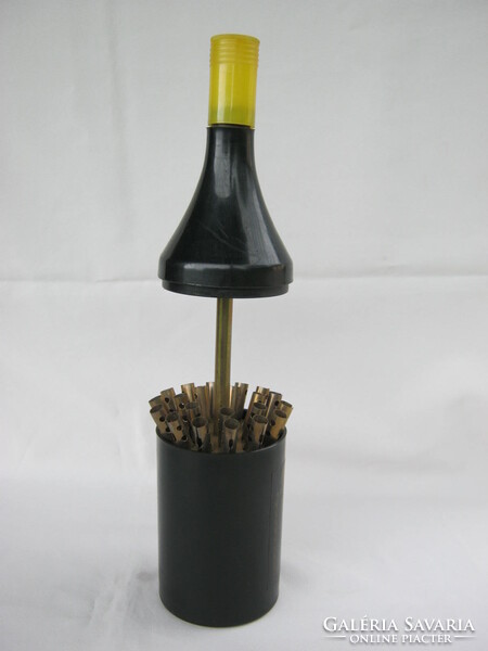 Cigaretta kínáló Napoleon konyak palack