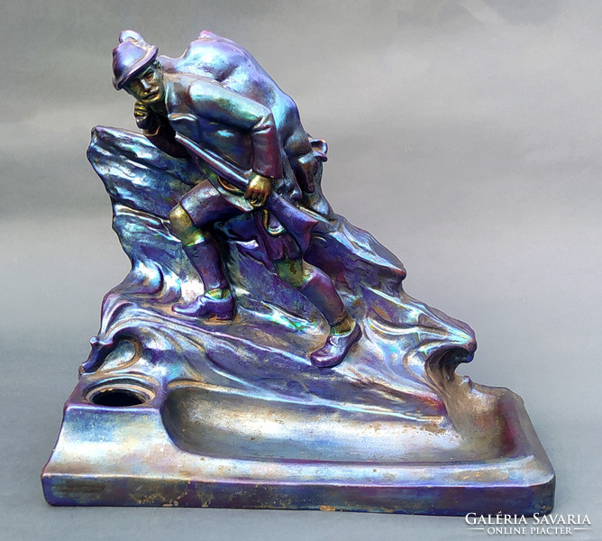 Zsolnay eosin figura - tintatartó Mack Lajos