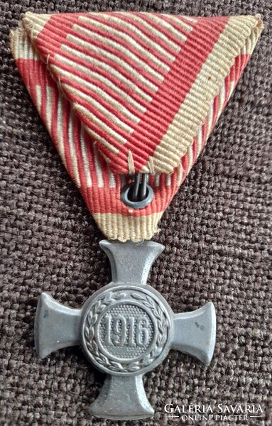 Ferenc József. K.u.K. Vas érdemkereszt 1916  kitüntetés . Eredeti szalag  !