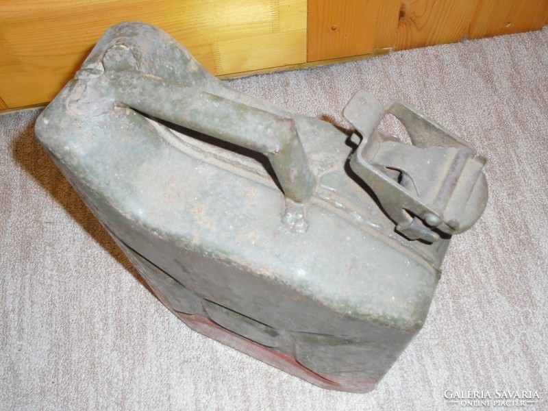 Régi 10 literes marmonkanna benzines, olajos