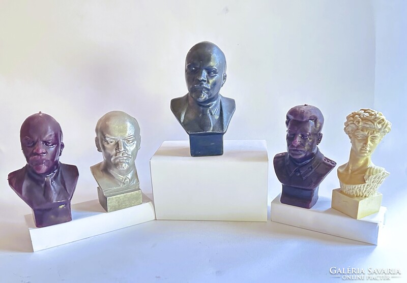 Lenin, Sztálin, és Néró 5 db büszt.