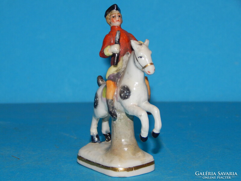 Alt-Wien mini barokk porcelán lovas szobor a 19.szd. első feléből