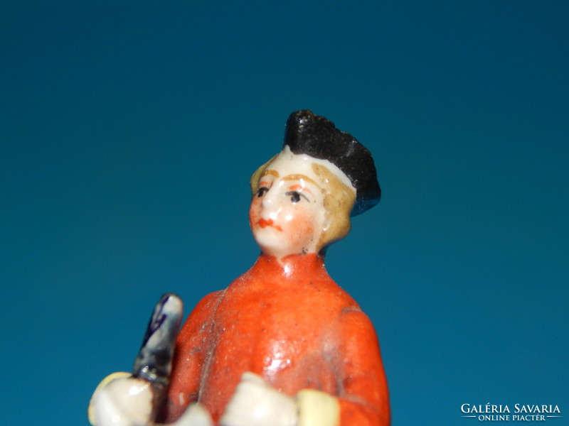 Alt-Wien mini barokk porcelán lovas szobor a 19.szd. első feléből