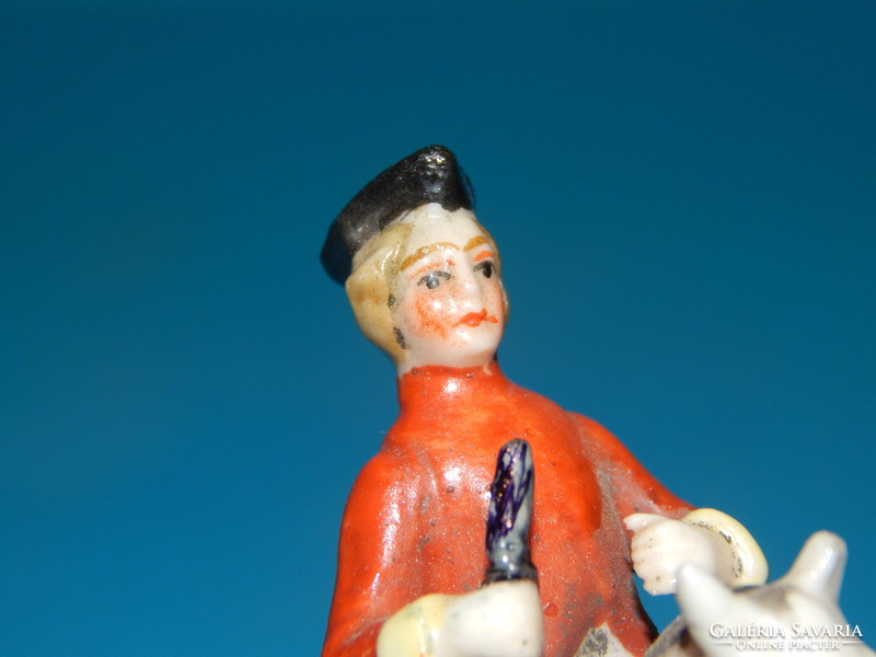 Alt-Wien mini barokk porcelán lovas szobor a 19.szd. első feléből