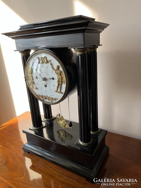 VIDEÓVAL!! Biedermeyer negyedütős autómata asztali óra játékszerkezettel eredeti vitrines tokban