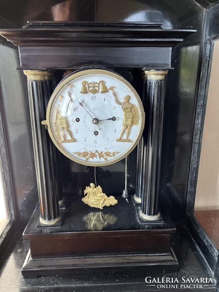 VIDEÓVAL!! Biedermeyer negyedütős autómata asztali óra játékszerkezettel eredeti vitrines tokban