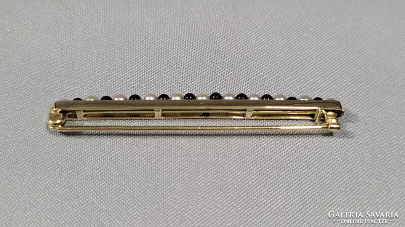14 K arany bross, kitűző gyönggyel 2,77 g