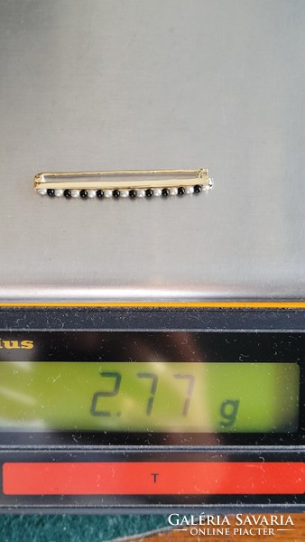 14 K arany bross, kitűző gyönggyel 2,77 g