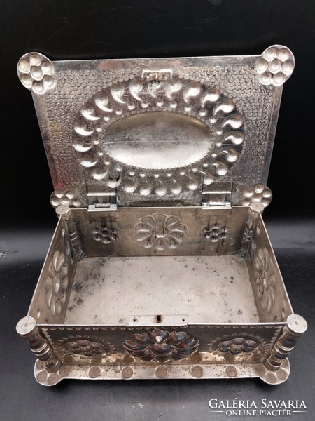Ezüstözött alpakka ékszertartó doboz, 20x13x8 cm-es. 8480