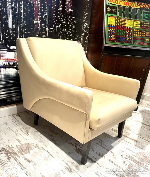 Bőrhuzatos restaurált retro / mid century design fotel –eredeti a 60-as évekből szék, vintage Sessel